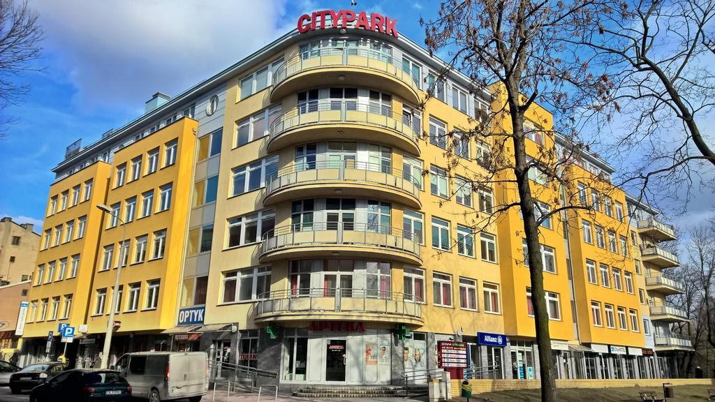 Hotel キェルツェ エクステリア 写真